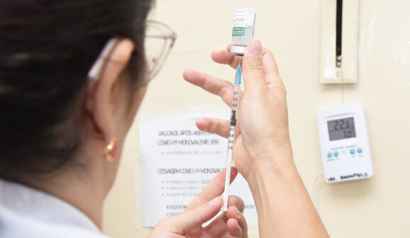 Vacinação contra a gripe será realizada em três UBSs neste sábado