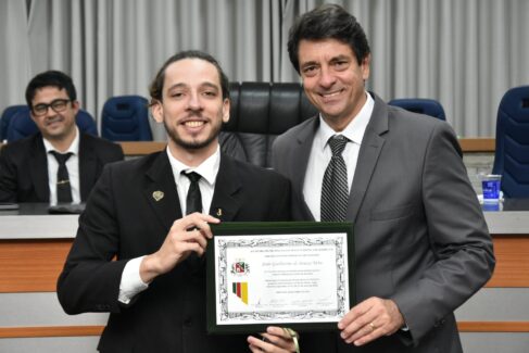 A Câmara Municipal de Barretos realizou sessão solene na noite de quinta-feira (18), em comemoração ao Dia do DeMolay no município.