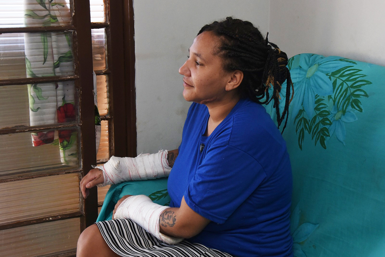 Mulher que caiu em córrego com a filha celebra recuperação