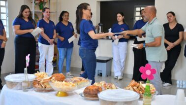 Os funcionários do Instituto O Amor e do projeto “O Melhor da Vida é Sorrir” participaram de um café da manhã, durante o qual receberam votos de louvor em reconhecimento aos relevantes serviços prestados às famílias atendidas.