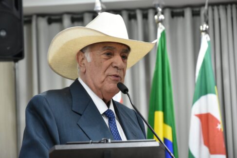 Deputado federal recebe título de Cidadão Honorário de Barretos