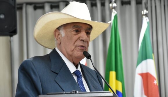 Deputado federal recebe título de Cidadão Honorário de Barretos