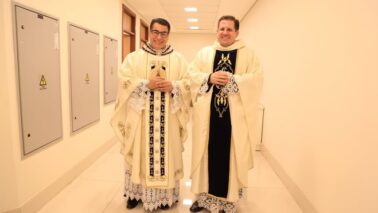 Padre Christian convida para o Cenáculo