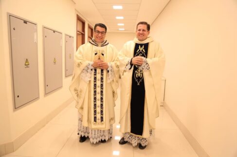 Padre Christian convida para o Cenáculo
