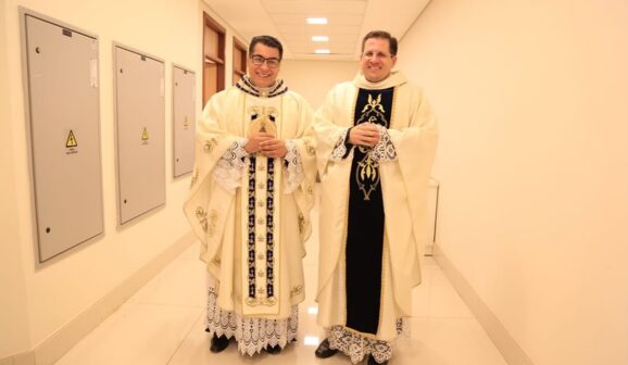 Padre Christian convida para o Cenáculo