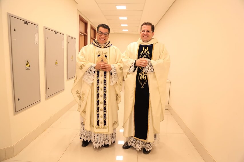 Padre Christian convida para o Cenáculo