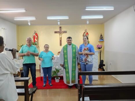 A comunidade São Pedro e São Paulo, pertencente à Paróquia do Bom Jesus, celebra na segunda (29) o Dia do Padroeiro, com terço às 19h e, logo após, missa às 19h30, seguida de procissão na capela localizada na Avenida 43, nº 2239, no bairro Henriqueta.