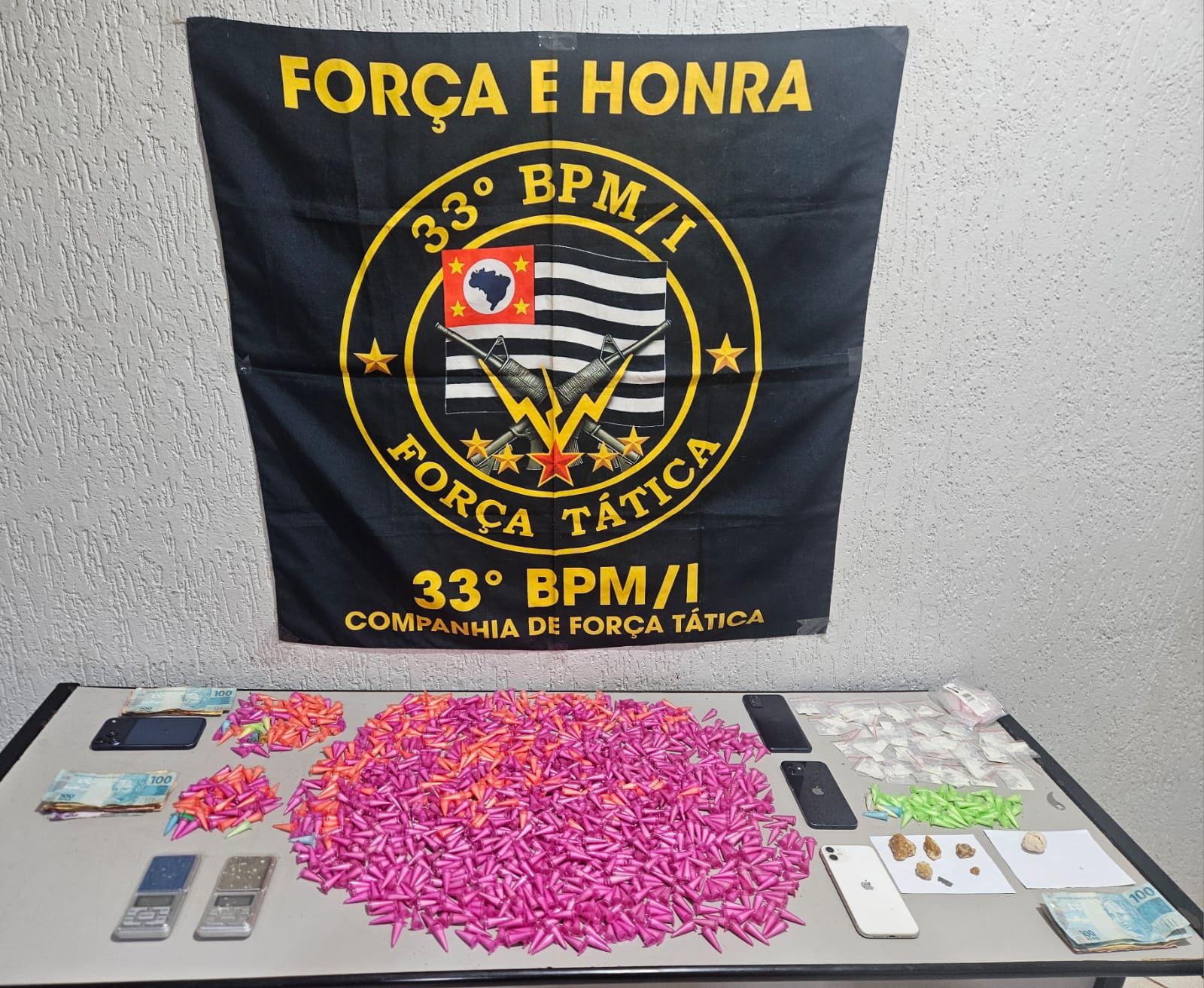 Polícia Militar prende cinco durante ação de combate tráfico de entorpecente