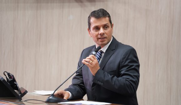Ricardo Bodinho em pronunciamento na Câmara barretense (Foto: Comunicação Câmara)