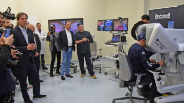 Ministro das Comunicações acompanha primeira telecirurgia robótica oncológica do Hospital de Amor