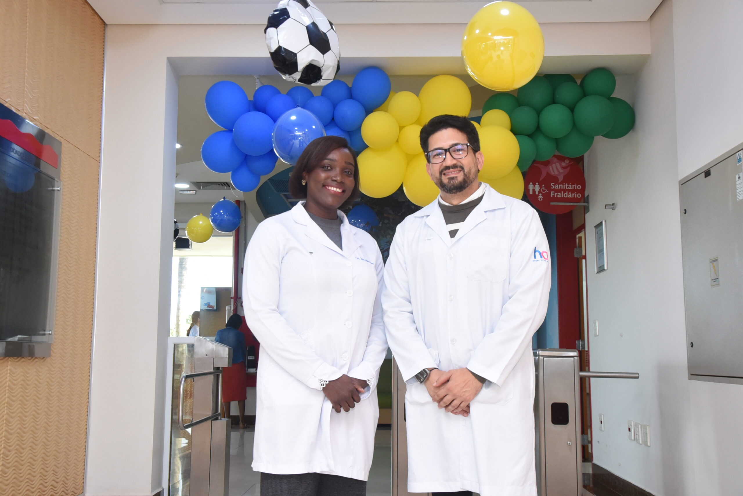 Médicos estrangeiros vivem expectativa da Copa com coração dividido