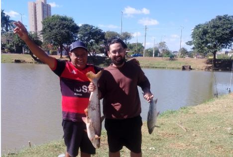 O barretense Adriano Pereira, 52 anos, teve uma pescaria bastante produtiva na manhã desta sexta-feira (5), na segunda represa da Região dos Lagos