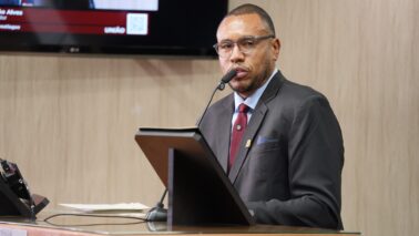 Vereador cobra melhorias urgentes em unidades de saúde em bairros