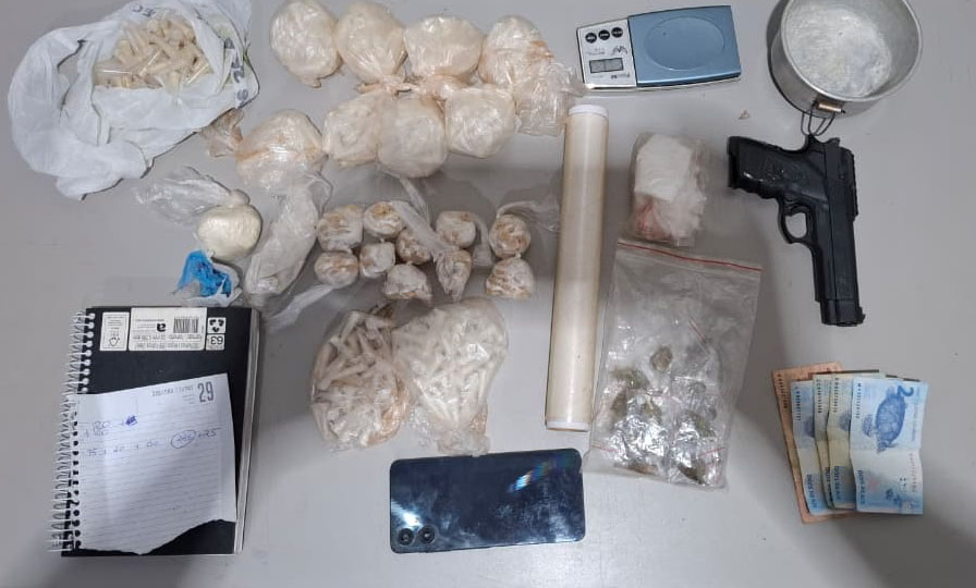 Polícia Militar detém suspeito e apreende mais de meio quilo de drogas