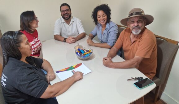 A cidade de Barretos recebeu neste sábado (4), a visita da deputada estadual, Thaynara Faria (PT) que  cumpriu  agenda na cidade. A  deputada petista de Araraquara, antes chegar em Barretos participou de  reunião com lideranças