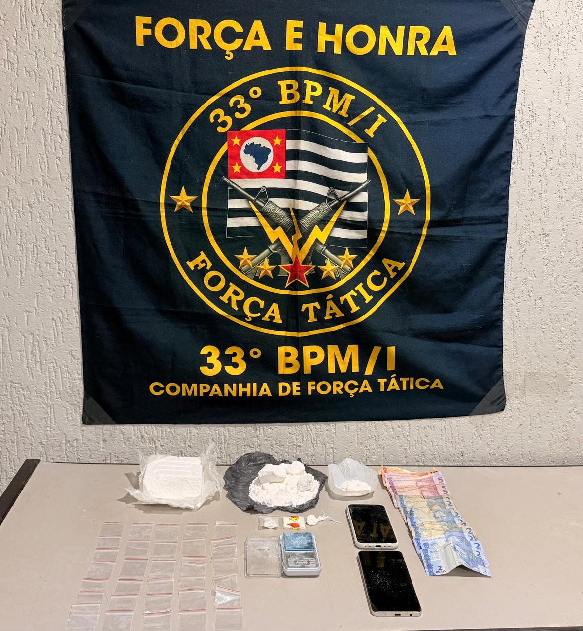 Polícia Militar detém autor e apreende quase 1 kg de cocaína
