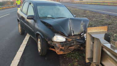 Carro colide contra defensa na rodovia Assis Chateaubriand (Foto: O Diário de Barretos)