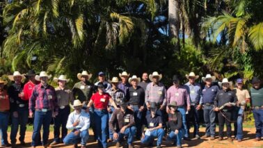 Curso de narrador de rodeio reúne alunos de vários estados