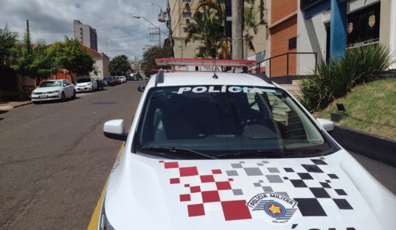 Homem é detido pela PM após furtar bolsa de aposentada em igreja (Foto: O Diário de Barretos)