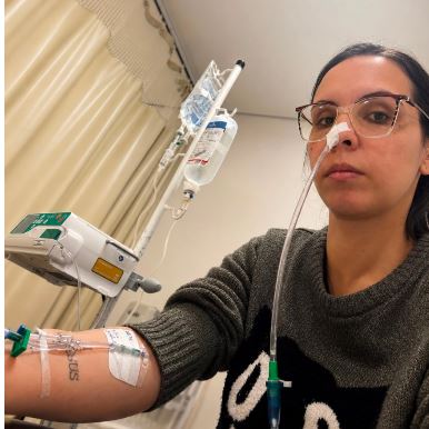 Fotógrafa faz campanha para custear cirurgia após ser diagnosticada com acalásia