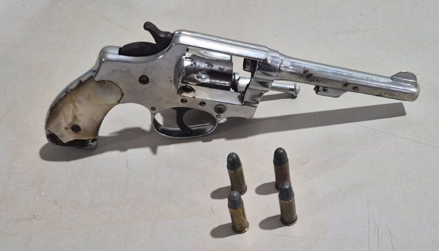 Polícia detém autor após fuga e apreende arma de fogo 