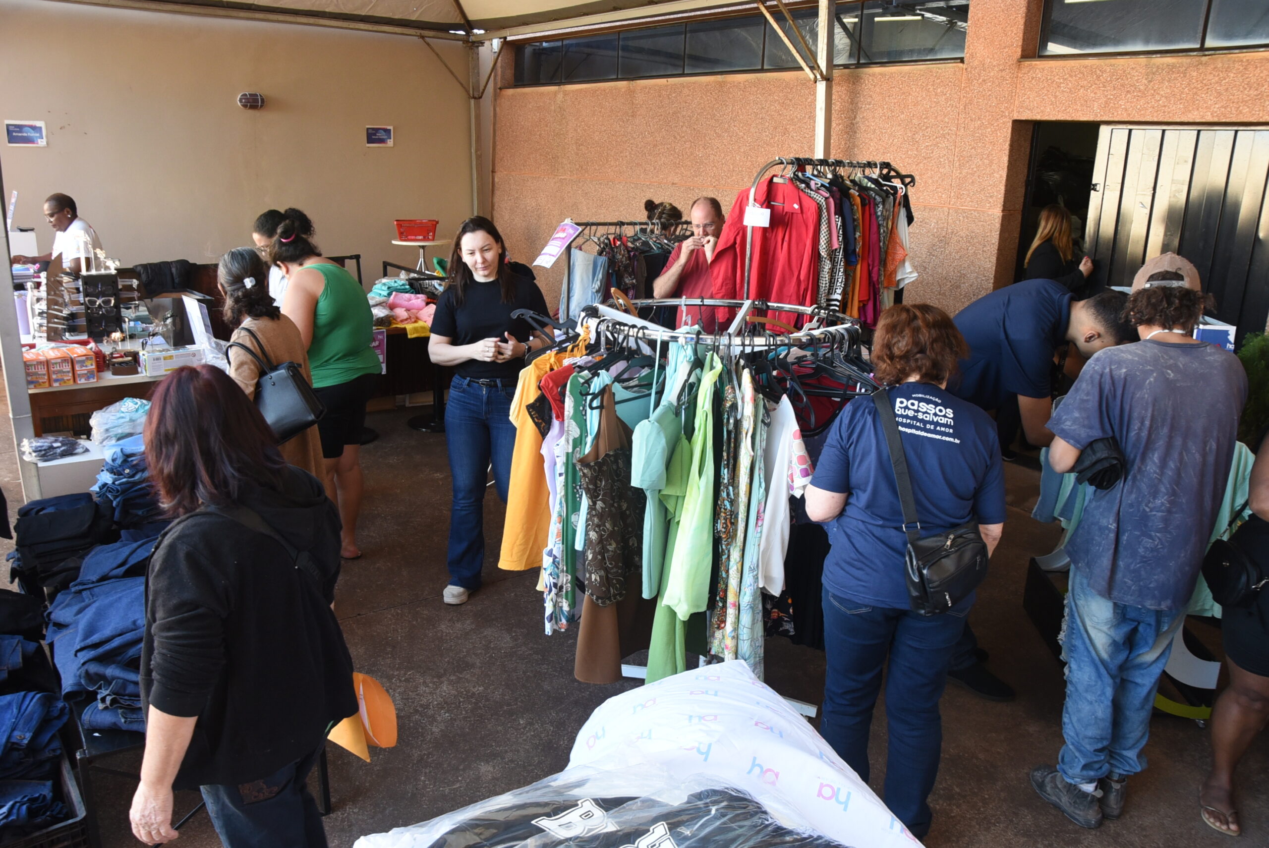 Bazar solidário do Hospital de Amor vai até sexta