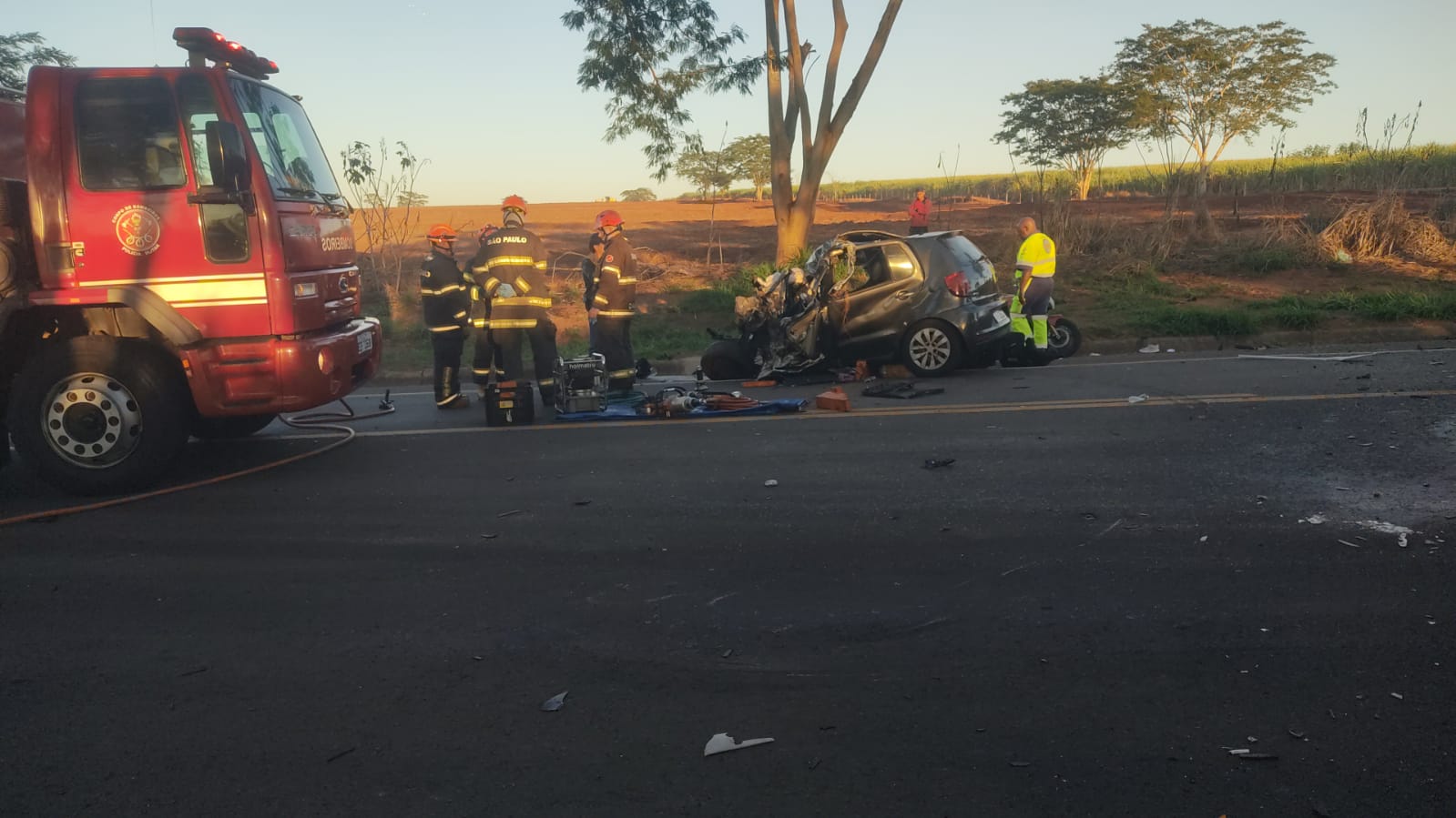 Acidente mata condutor e deixa passageira ferida na rodovia Armando Sales de Oliveira
