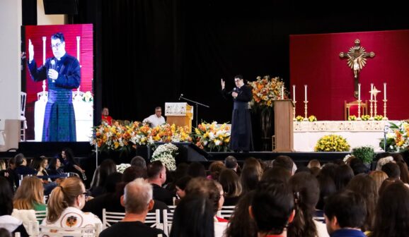 Começou na manhã deste sábado (4) o Cenáculo 2026, promovido pela Paróquia Nossa Senhora Aparecida – Minibasílica, no Centro de Eventos Dr. Paulo Prata, em Barretos.