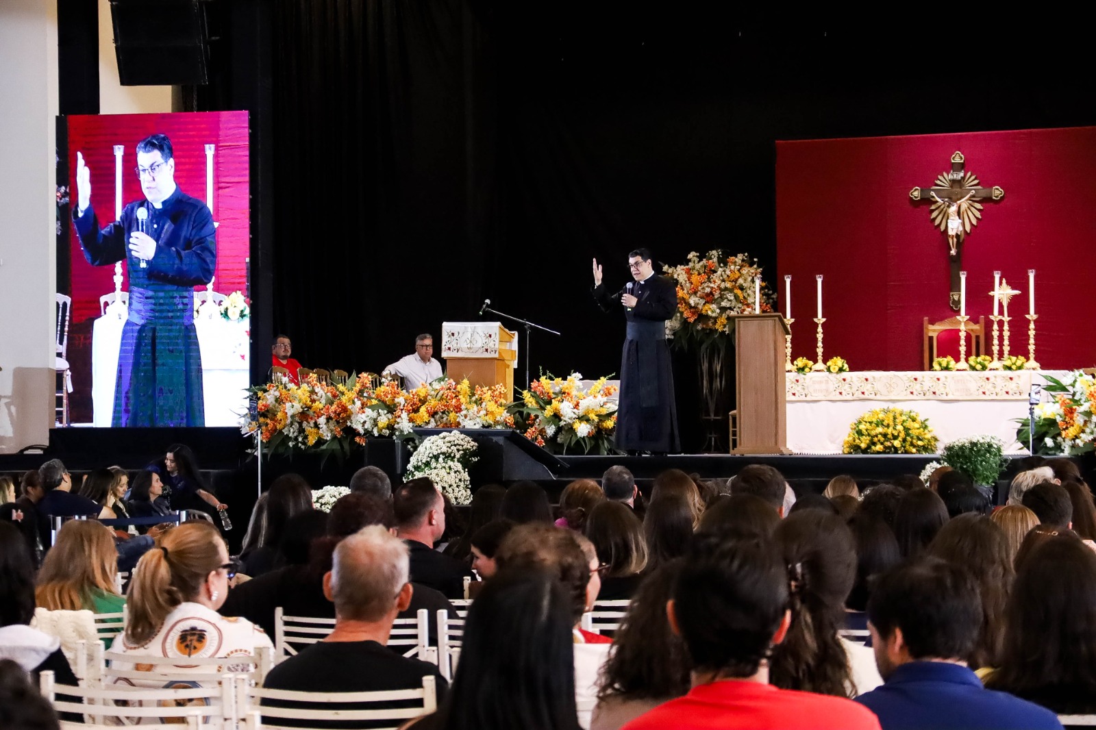 Padre Chrystian enaltece trabalho da Minibasílica na abertura do Cenáculo