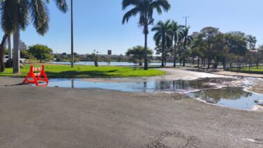 Vazamento de esgoto causa transtornos na região dos Lagos