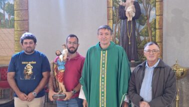 A comunidade católica da Paróquia Santo Antônio de Pádua divulgou convite para todos os proprietários de motos, triciclos, carros, caminhões, ônibus e outros veículos de locomoção participarem da carreata de São Cristóvão neste sábado (25).