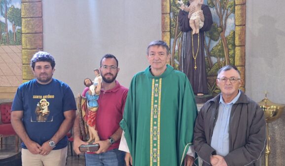 A comunidade católica da Paróquia Santo Antônio de Pádua divulgou convite para todos os proprietários de motos, triciclos, carros, caminhões, ônibus e outros veículos de locomoção participarem da carreata de São Cristóvão neste sábado (25).