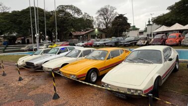 Encontro de carros antigos segue com exposição neste sábado no Recinto