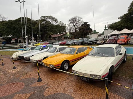 Encontro de carros antigos segue com exposição neste sábado no Recinto