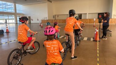 Projeto Pedalando para o Futuro retorna ao Hospital de Amor