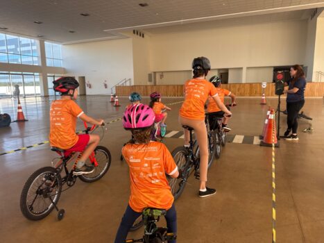 Projeto Pedalando para o Futuro retorna ao Hospital de Amor