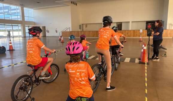 Projeto Pedalando para o Futuro retorna ao Hospital de Amor
