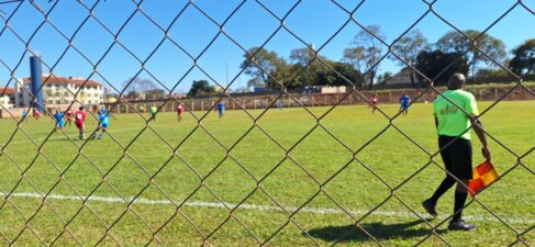 O Campeonato Amador Varzeano, promovido pela Liga Barretense de Futebol, teve início no final de semana com duas goleadas