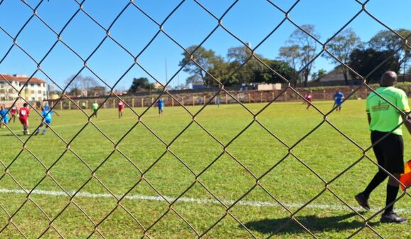 O Campeonato Amador Varzeano, promovido pela Liga Barretense de Futebol, teve início no final de semana com duas goleadas