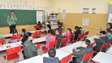 Volta às aulas na rede municipal mobiliza 12,3 mil alunos 