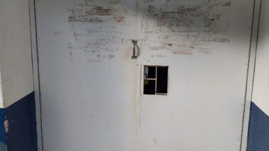 Vandalismo fecha banheiros do Bom Prato