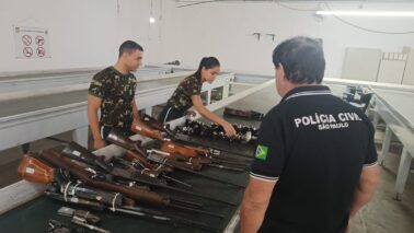 Polícia encaminha armas de fogo apreendidas para destruição junto ao Exército (Foto: O Diário de Barretos)