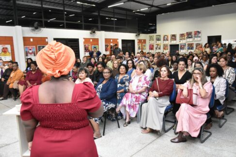 Casa da Mulher homenageia voluntárias e parceiros
