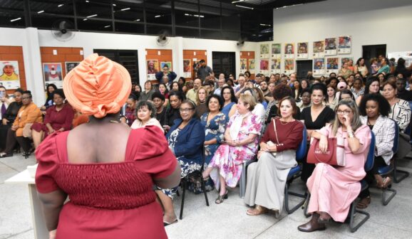 Casa da Mulher homenageia voluntárias e parceiros