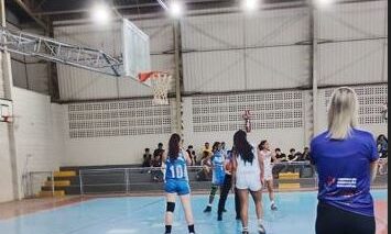 As meninas da categoria Sub-15 do Instituto APAB Barretos/Unifeb estreiaram nos 68º Jogos Regionais de Barretos com vitória sobre Sertãozinho por 75 a 42. A partida aconteceu no Cemep América e foi acompanhada por um bom público.