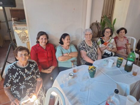 Leonor, Ana Lúcia, Diná, Leny, Evídia e Cleusa participaram da celebração dos 90 anos da professora Nilza Flosi Gomes comemorado no final do mês de maio