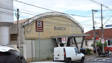 Mercado Municipal está situado na rua 14, na área central de Barretos