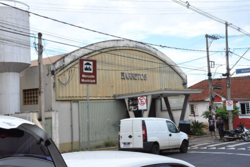 Mercado Municipal está situado na rua 14, na área central de Barretos