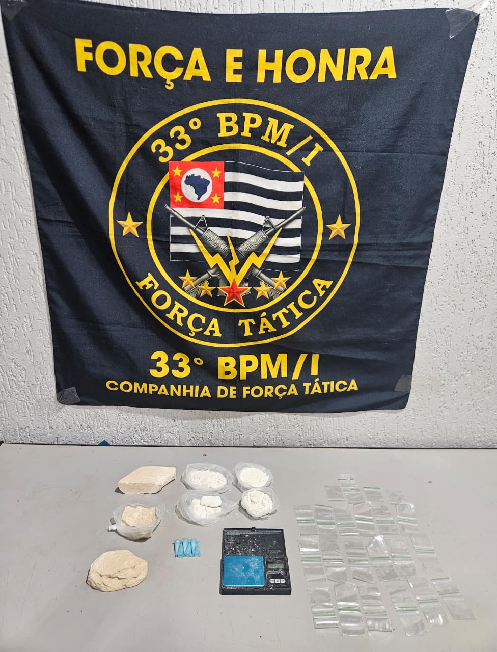 Jovem é detido pela PM com mais de meio quilo de cocaína