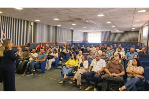 Os integrantes da Orquestra Sinfônica Municipal de Barretos, professores e funcionários do Centro Municipal de Artes Bezerra de Menezes (Cemart)